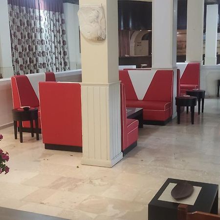 Pantheon Hall Hotel Mesongí Екстериор снимка