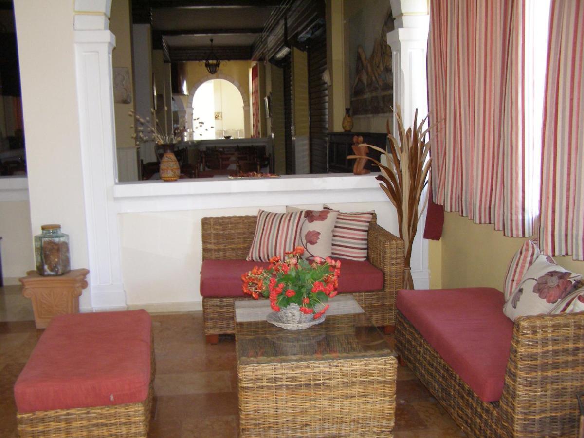Pantheon Hall Hotel Mesongí Екстериор снимка