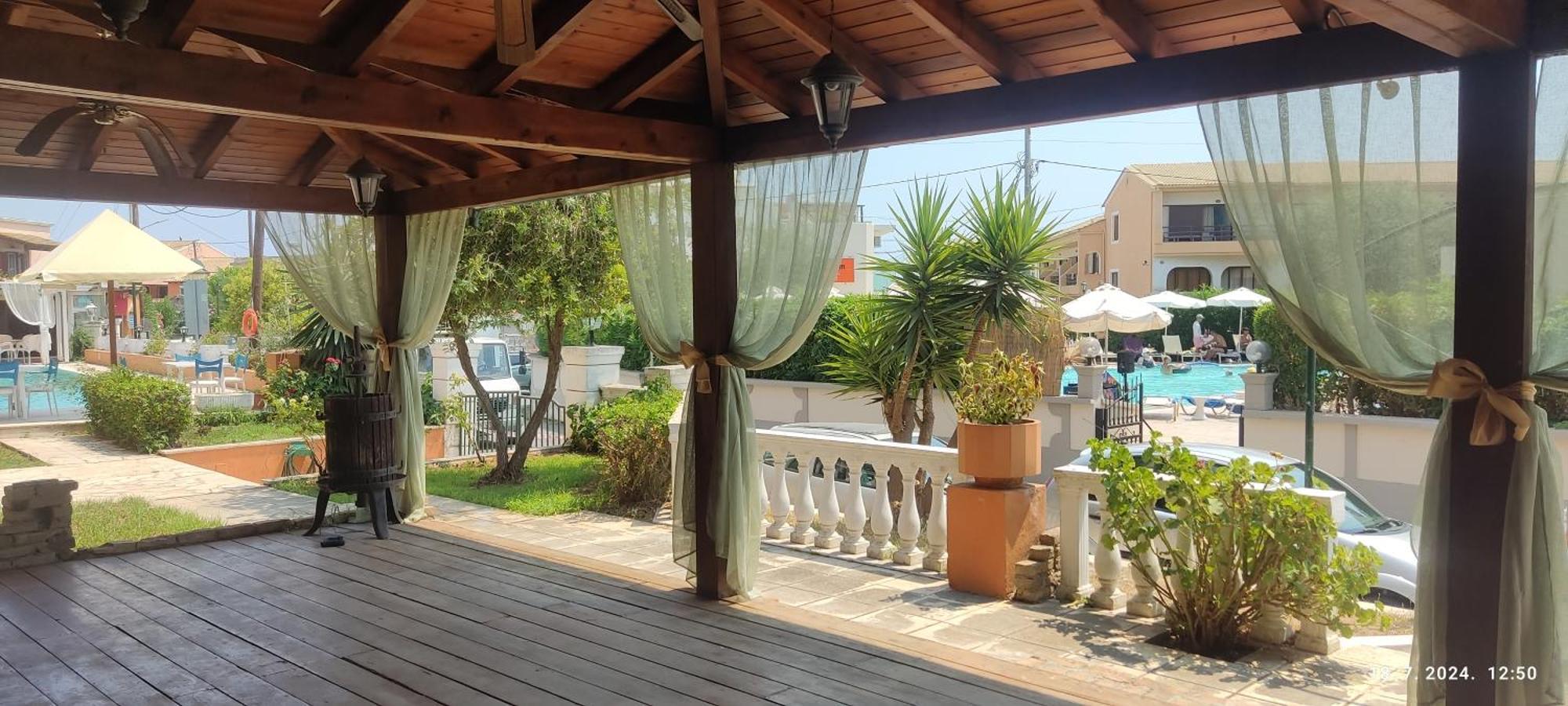 Pantheon Hall Hotel Mesongí Екстериор снимка