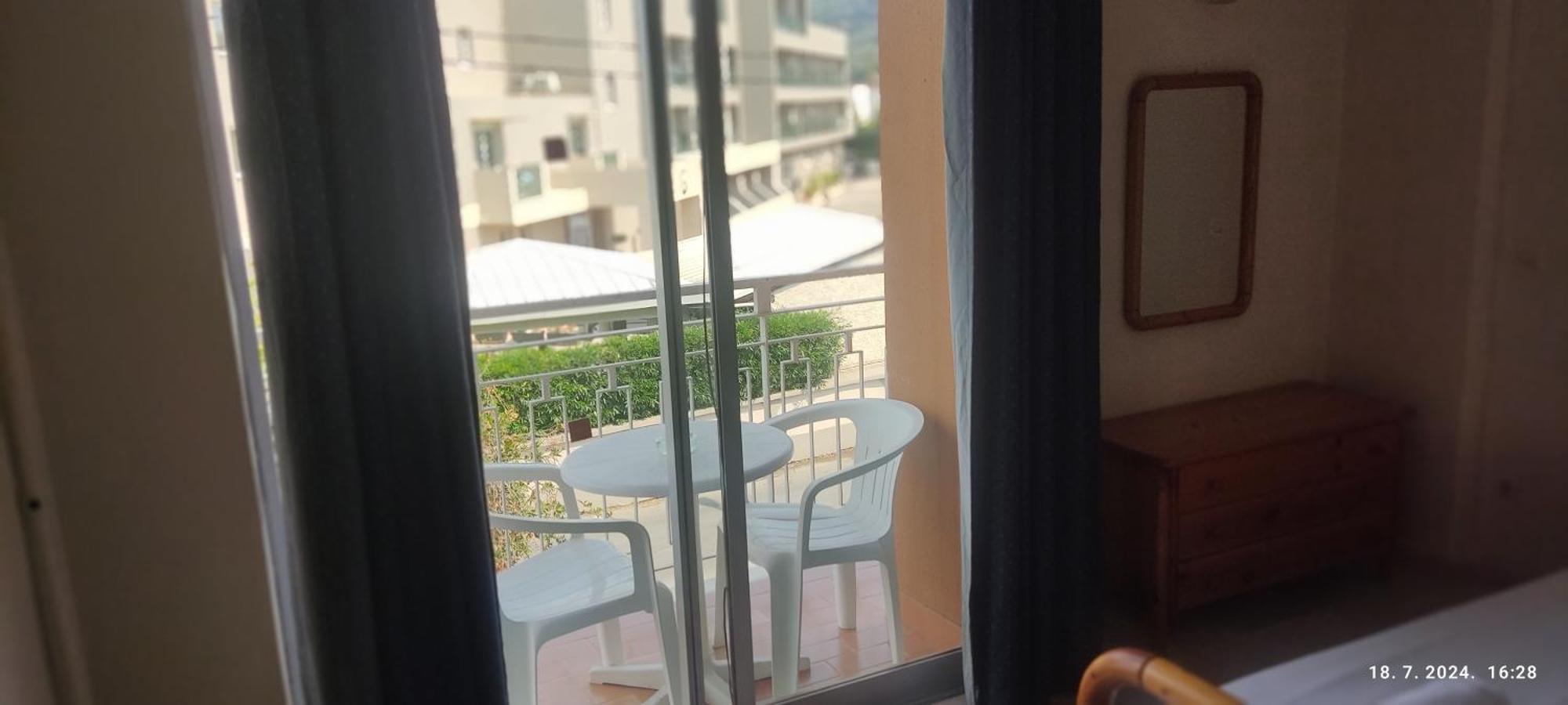 Pantheon Hall Hotel Mesongí Екстериор снимка
