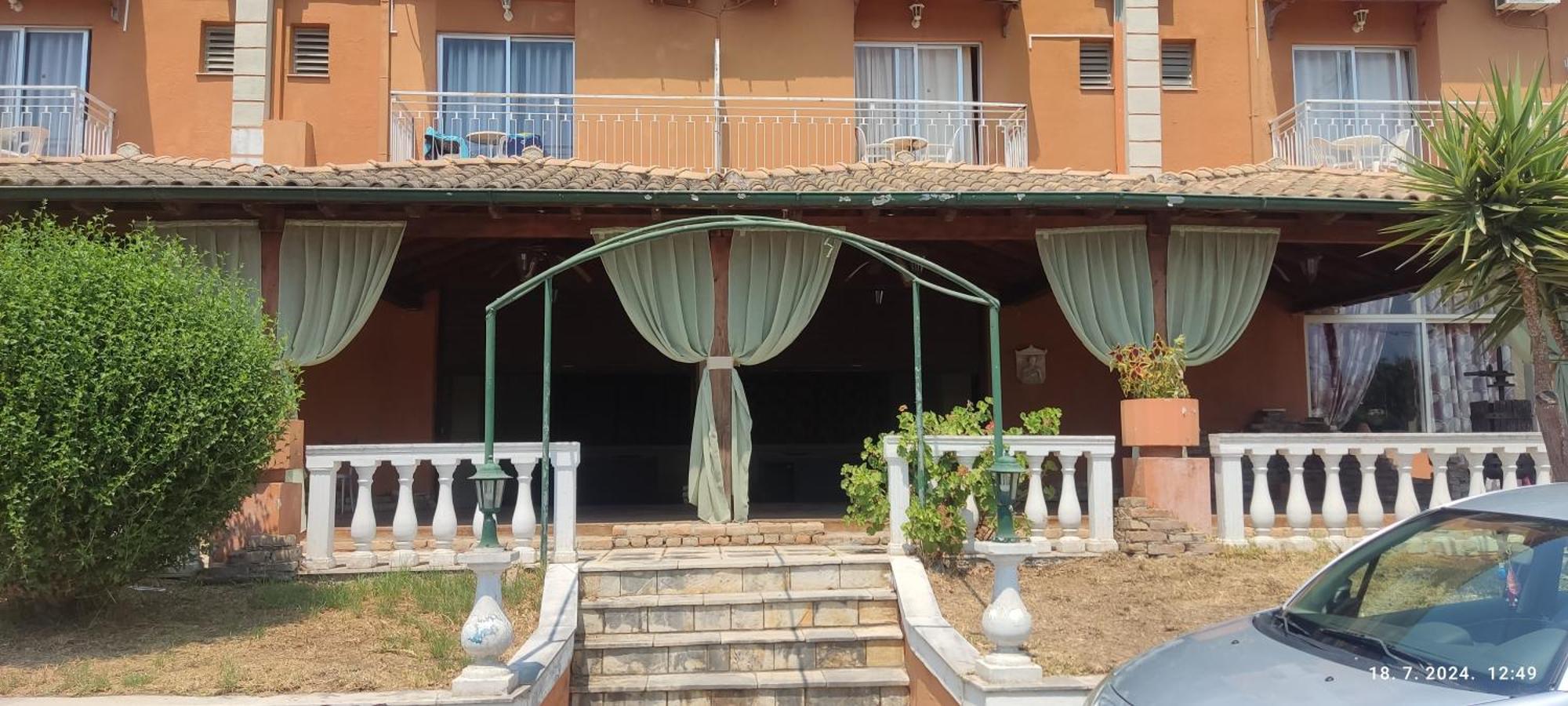 Pantheon Hall Hotel Mesongí Екстериор снимка
