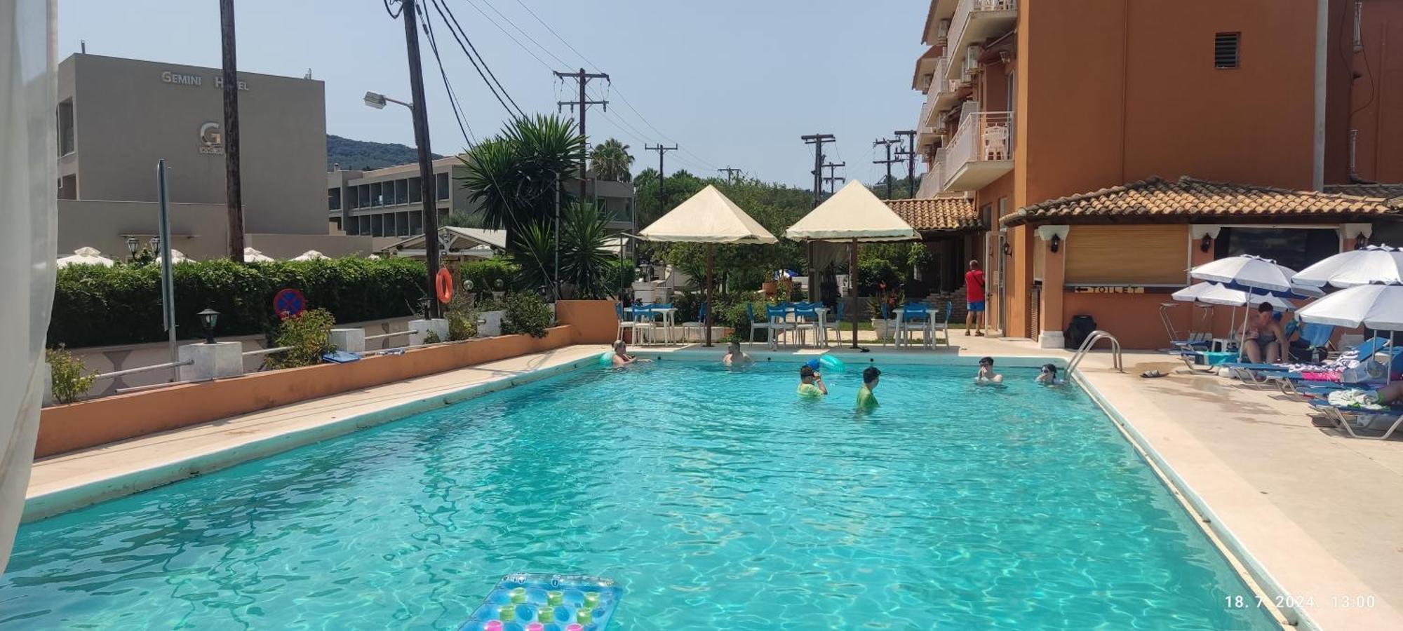 Pantheon Hall Hotel Mesongí Екстериор снимка