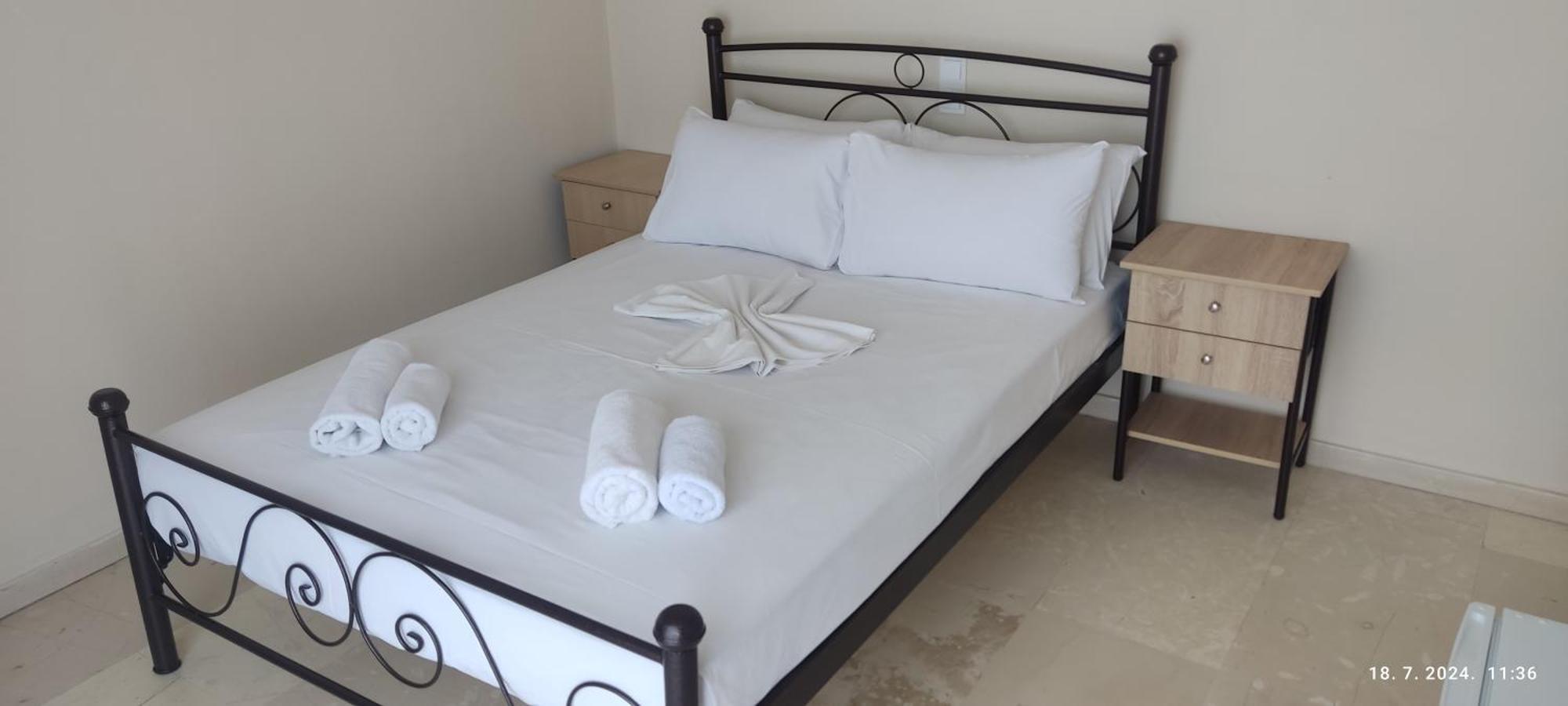 Pantheon Hall Hotel Mesongí Екстериор снимка