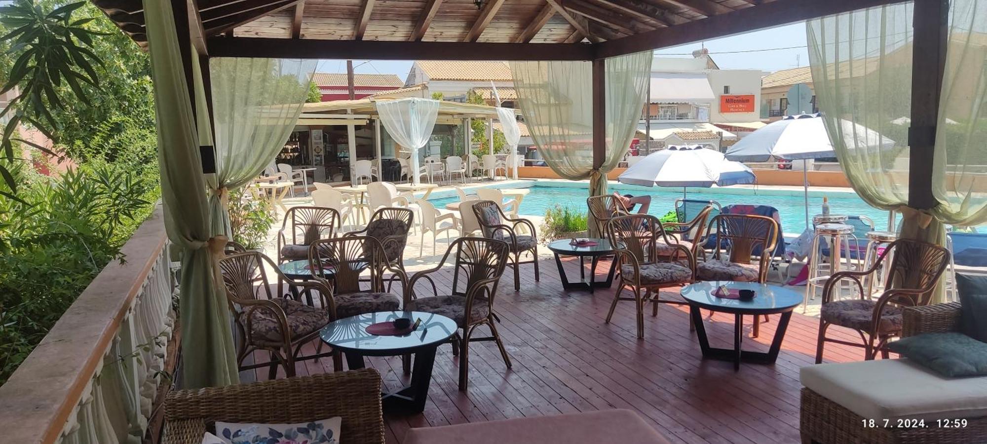 Pantheon Hall Hotel Mesongí Екстериор снимка