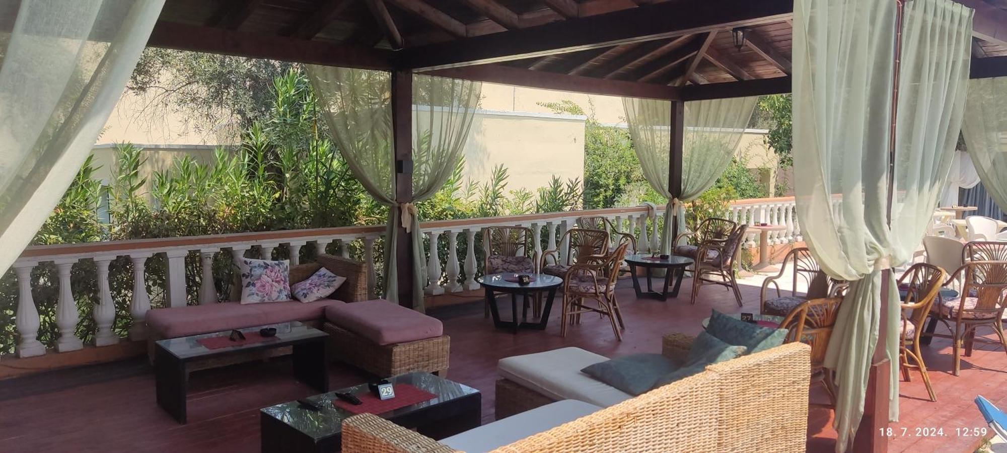 Pantheon Hall Hotel Mesongí Екстериор снимка