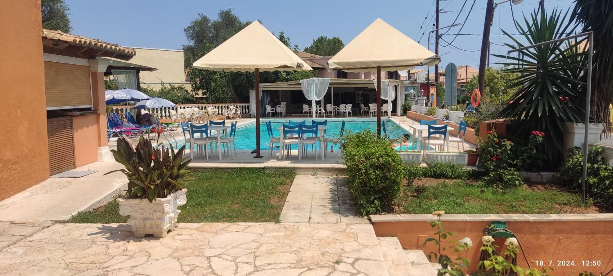 Pantheon Hall Hotel Mesongí Екстериор снимка