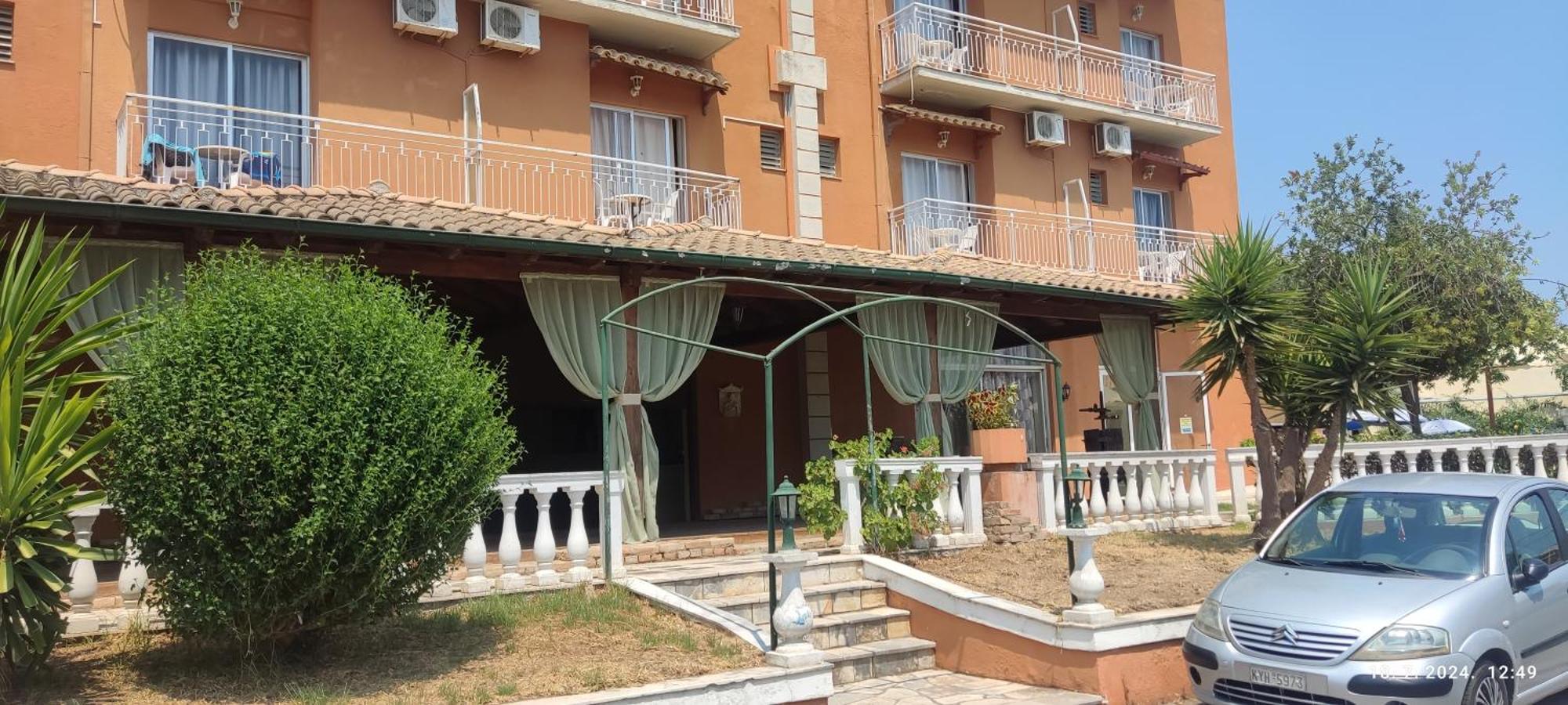 Pantheon Hall Hotel Mesongí Екстериор снимка