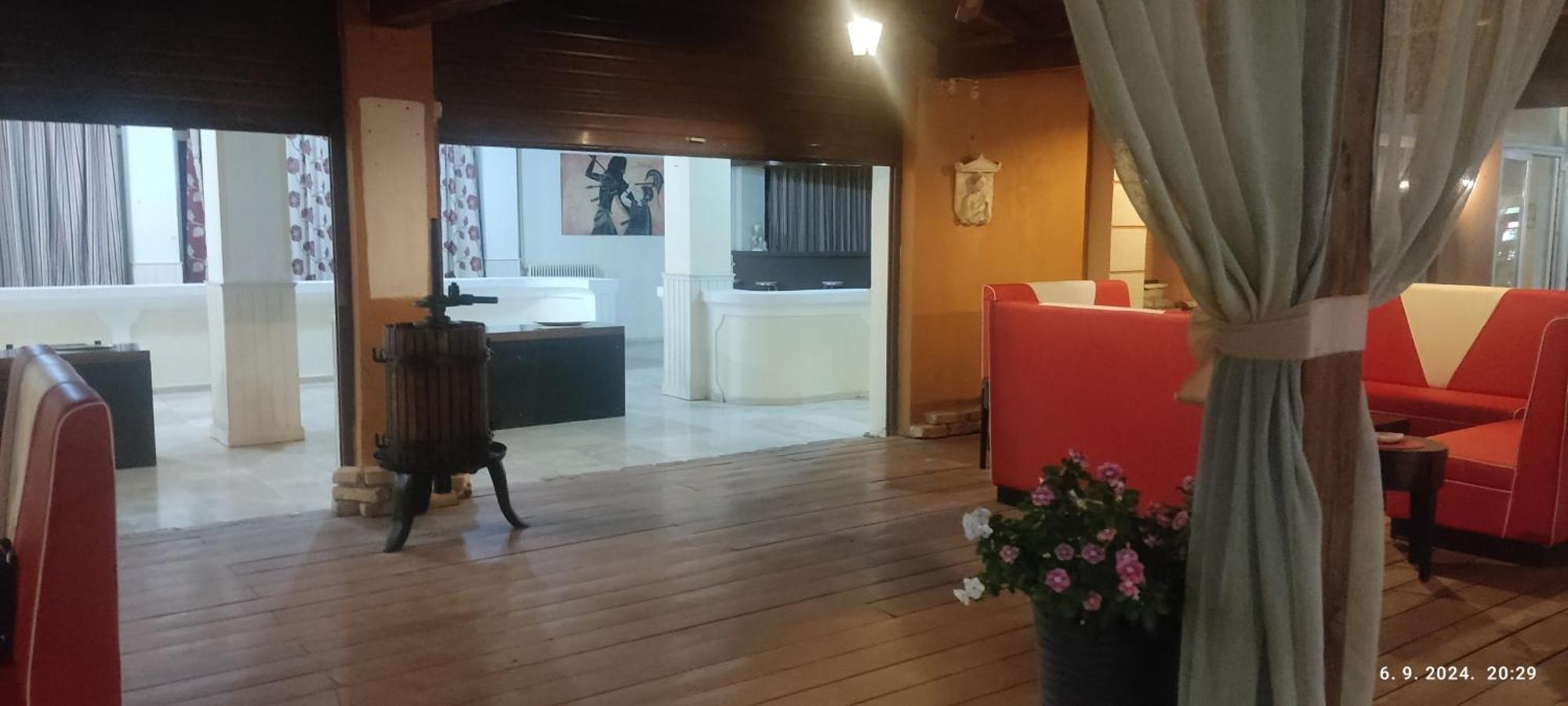Pantheon Hall Hotel Mesongí Екстериор снимка