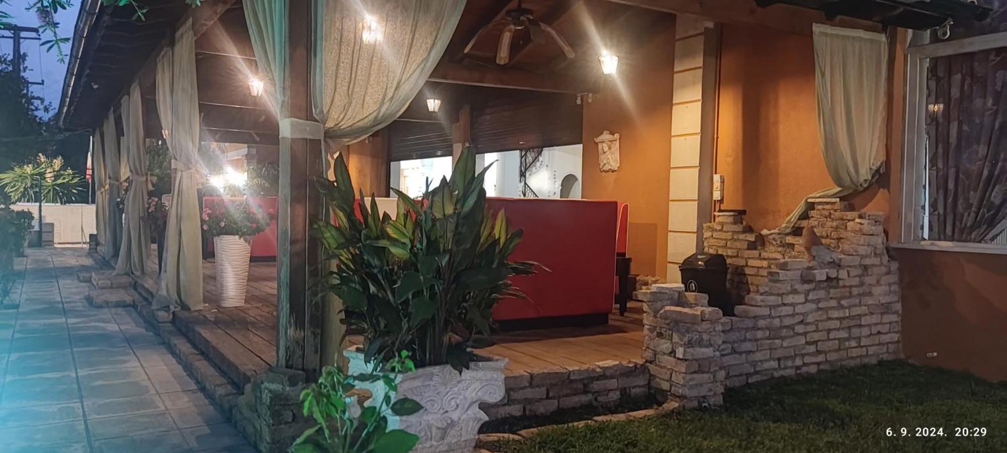 Pantheon Hall Hotel Mesongí Екстериор снимка