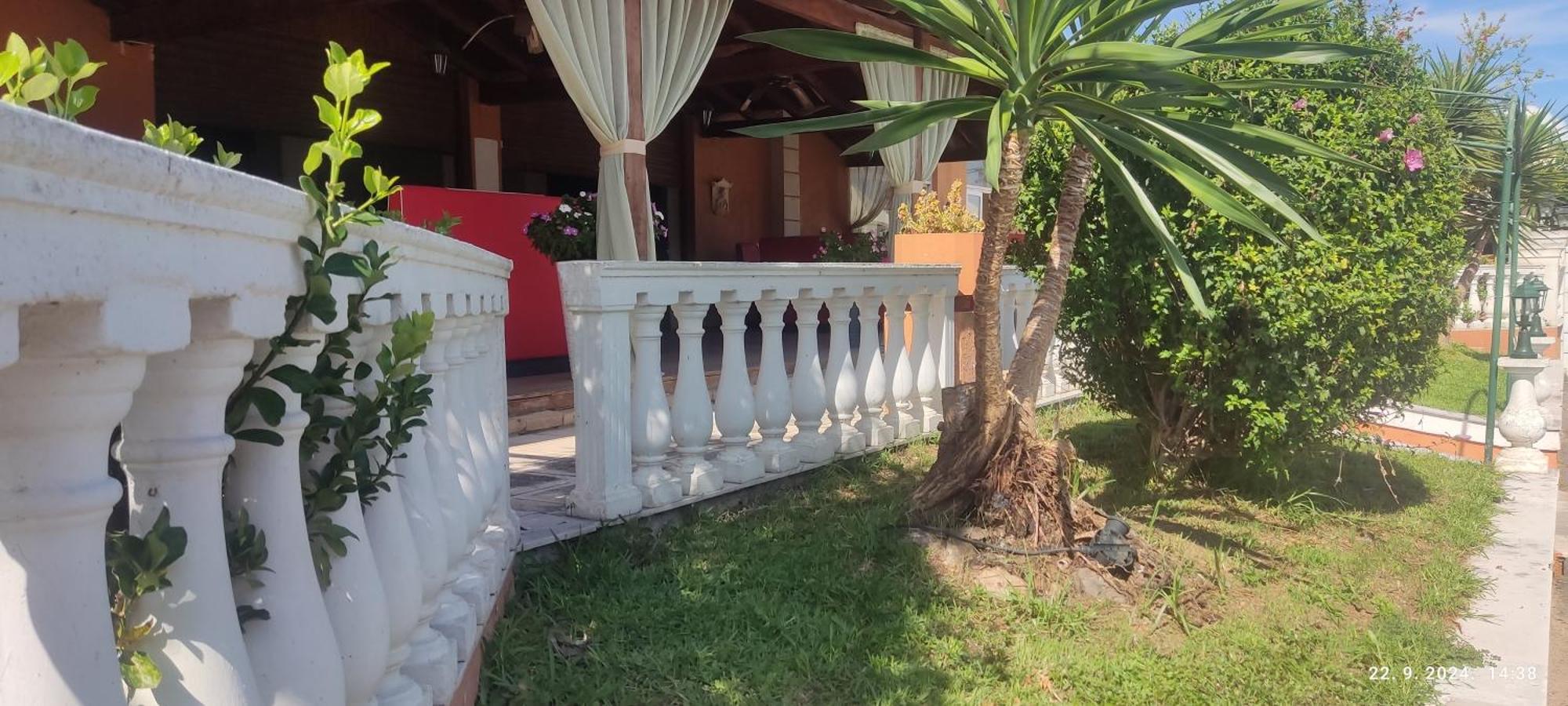 Pantheon Hall Hotel Mesongí Екстериор снимка