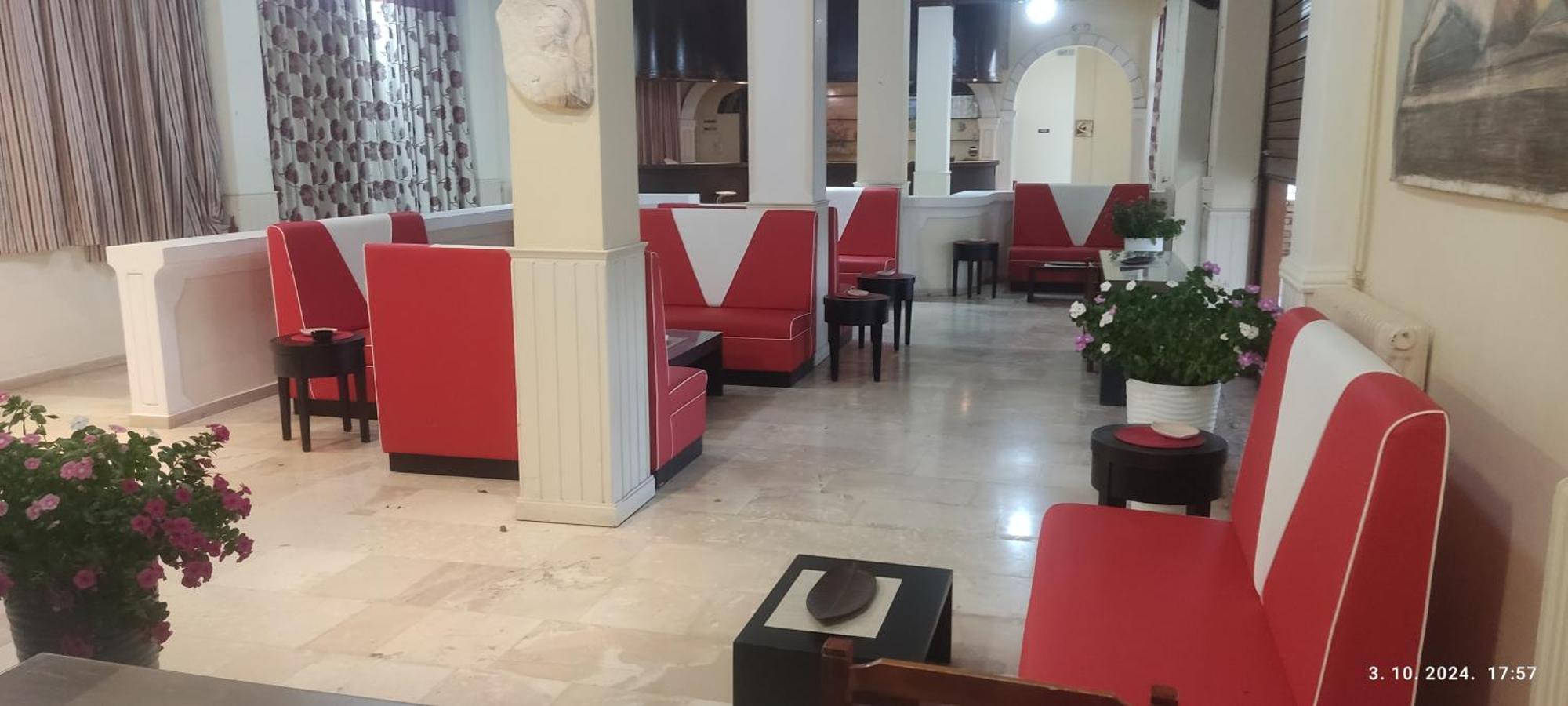 Pantheon Hall Hotel Mesongí Екстериор снимка