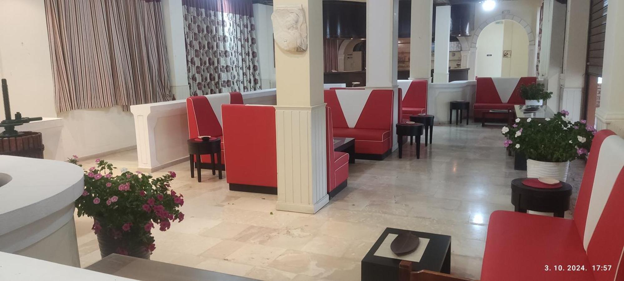 Pantheon Hall Hotel Mesongí Екстериор снимка